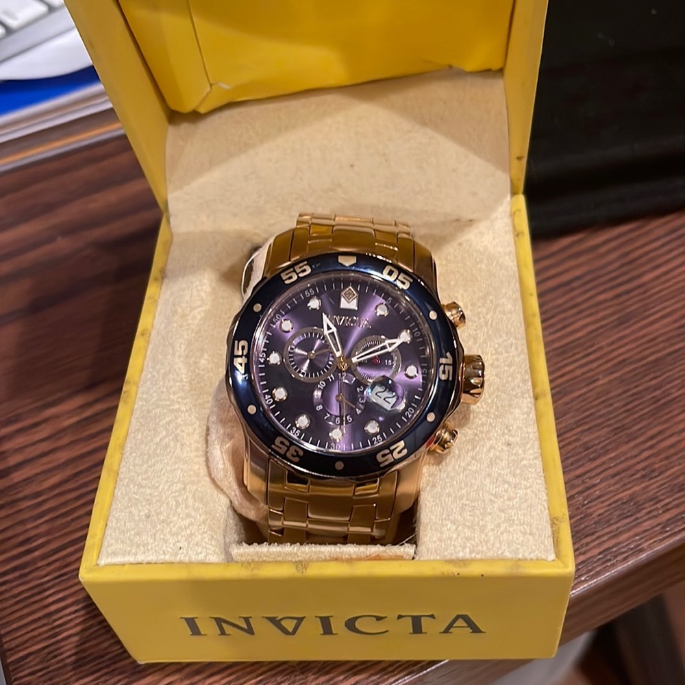 Invictia gold watch